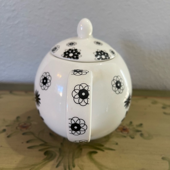 Black & White Flower Print Teapot - Picture 3 of 5